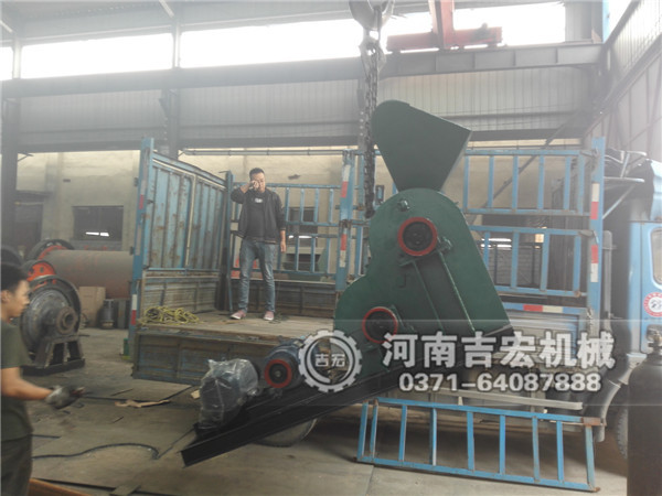 雙級粉碎機發(fā)貨現(xiàn)場