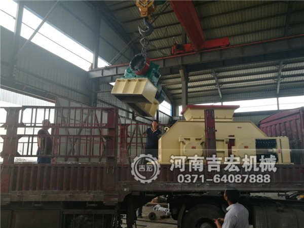 1200&times;1000對輥破碎機發(fā)往湖北