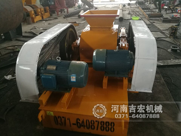 400&times;500雙齒輥破碎機發往廣東_破碎煤矸石